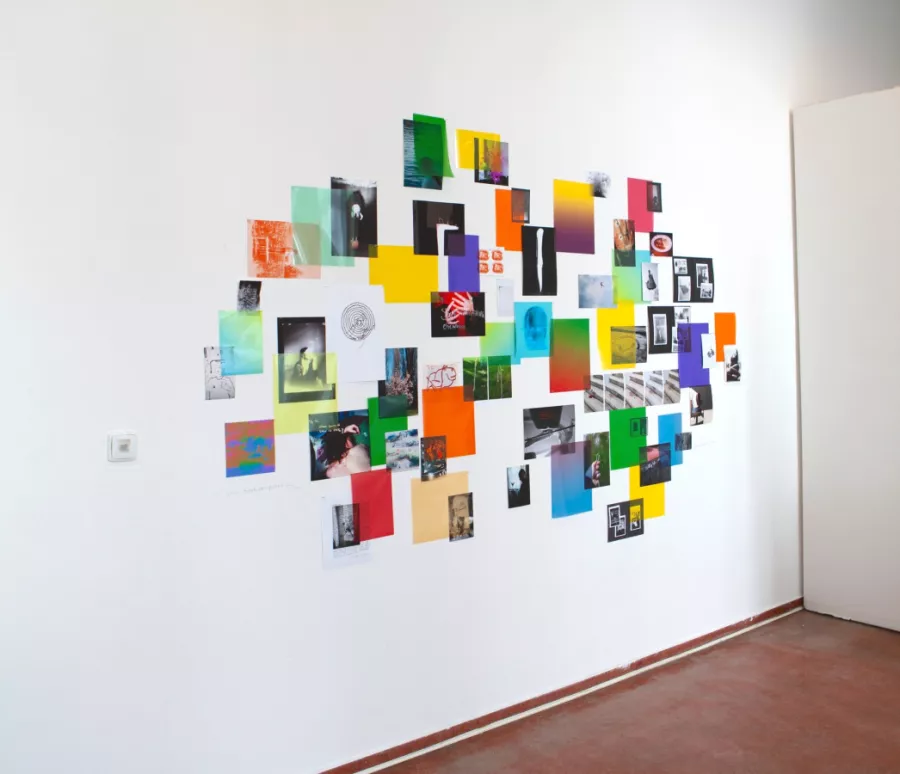 instalace výstavy ateliéru imaginativní fotografie